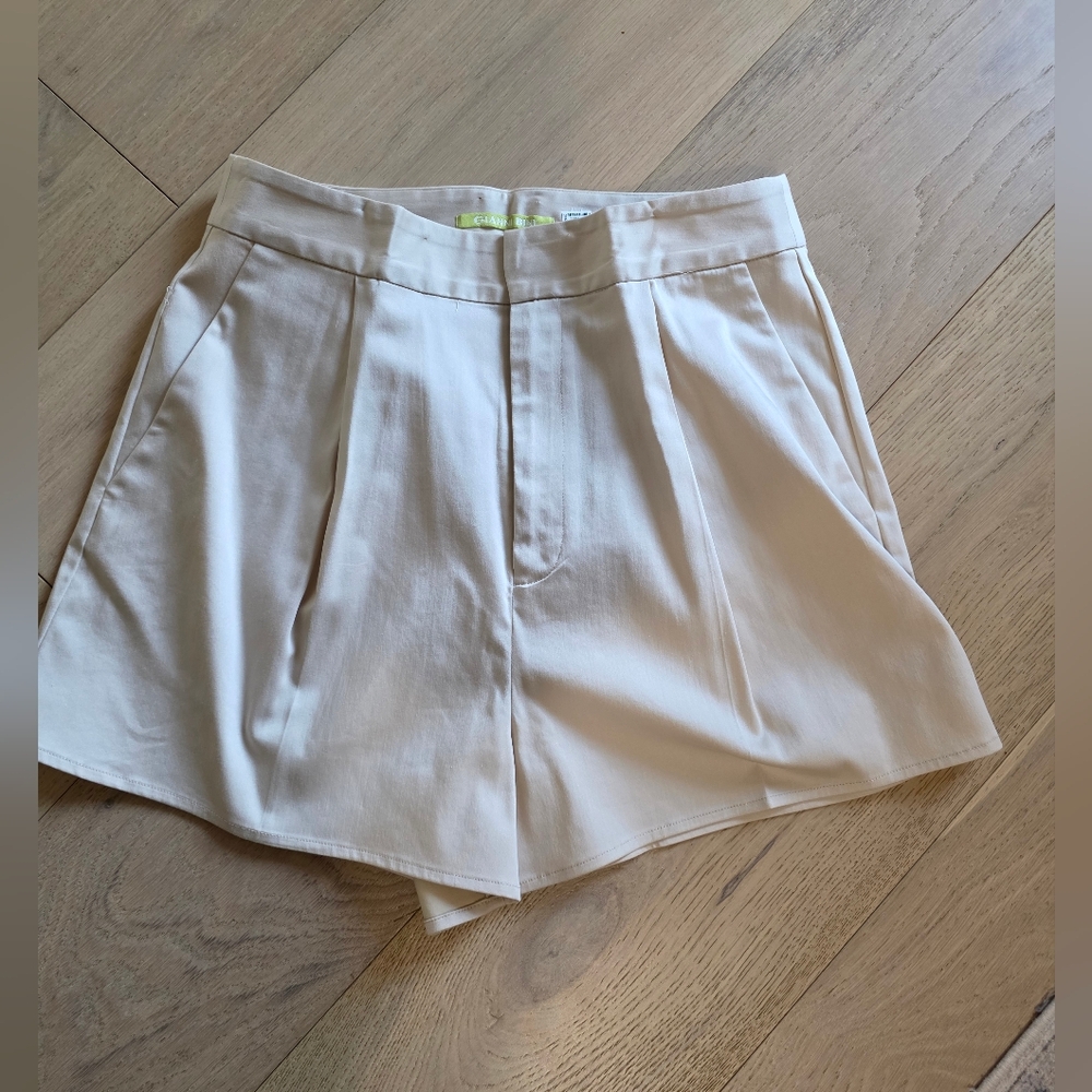 Gianni Bini Cream Pleated Skorts